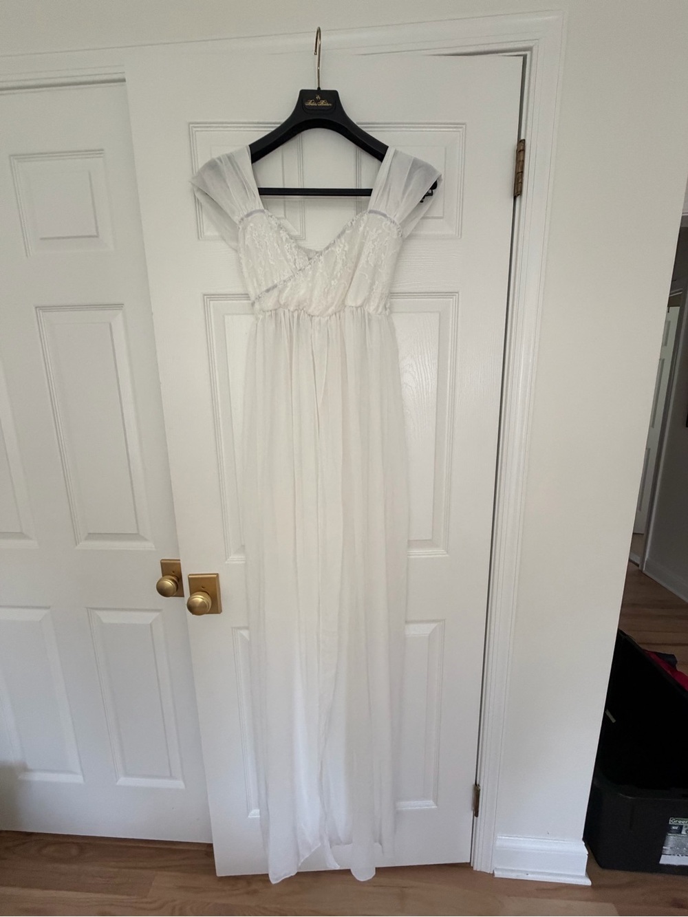 White Lace & Chiffon Maxi Maternity Photoshoot Dress